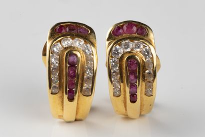 Pair of earrings in yellow gold (750 thousandths)...