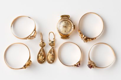 Lot of damaged and worn jewelry in yellow...