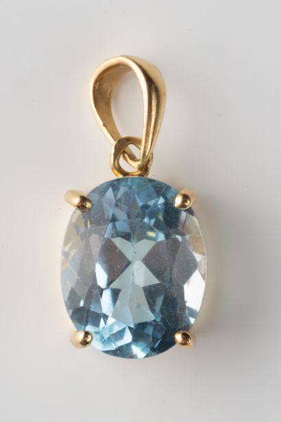 Pendant adorned with an oval faceted topaz...