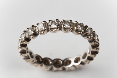 Wedding band set with 19 brilliant-cut diamonds...