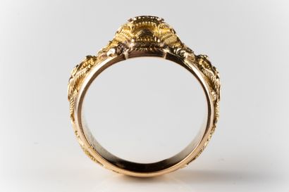 Bague à décor de dragons sur or jaune et...