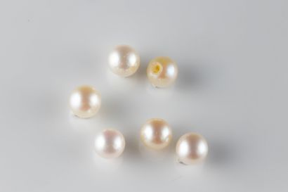 Set of white cultured pearls with a 5.5 to...