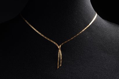 Fin collier style cravate ou noeud double...