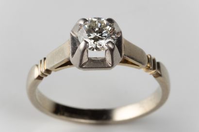 Bague solitaire la monture dite « chaton...