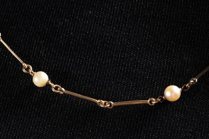 Collier bâtonnets alternés de perles de culture...
