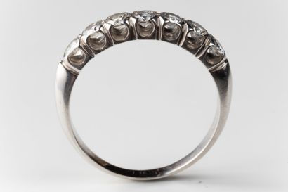 Half wedding band in white gold (750 thousandths)...
