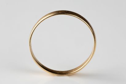 Worn yellow gold wedding band. 
PB: 2.3 ...