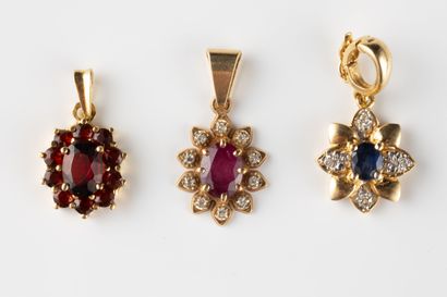 3 pendentifs forme fleur ou marguerite en...