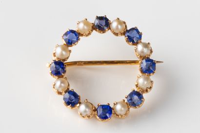 Yellow gold (750 thousandths) crown or circle...