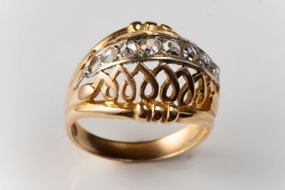 Yellow gold (750 thousandths) curved openwork...