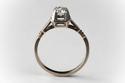 Bague solitaire la monture dite « chaton...
