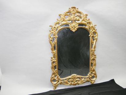 Miroir à parcloses de style Louis XV en bois...