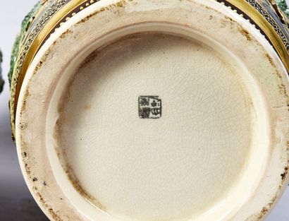 JAPAN, 20th century
Pair of porcelain Satsuma...