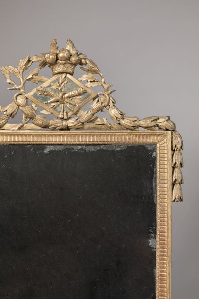Molded, carved and gilded wood pediment sconce...