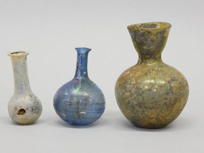 Set comprising three balsamaires with spherical...