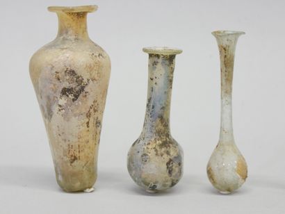 Set comprising three balsamaires with spherical...