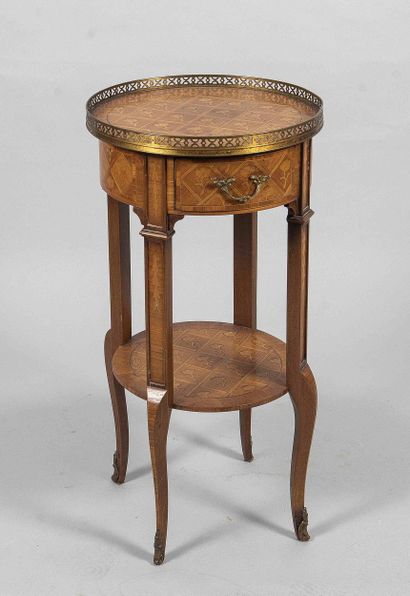 Small pedestal table encircled by a gilded...
