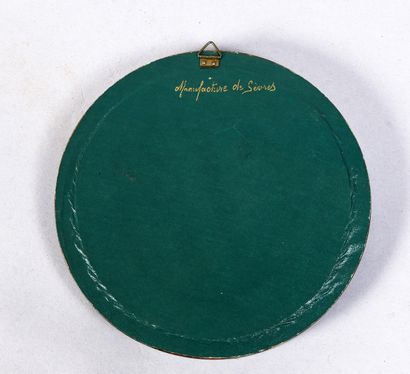SEVRES, XIXe 
Profil de Napoléon Bonaparte...