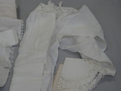 Set of sacred linens including 2 vanes, 2...