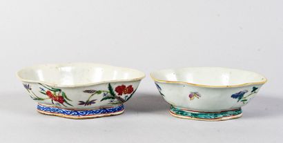 CHINA - circa 1900
Two polychrome enameled...