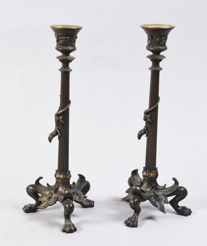 Paire de flambeaux en bronze, à décor de...