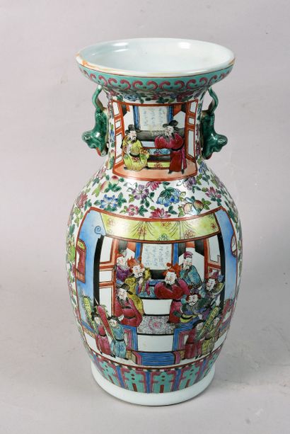 CHINA - 20th century 
Porcelain vase with...