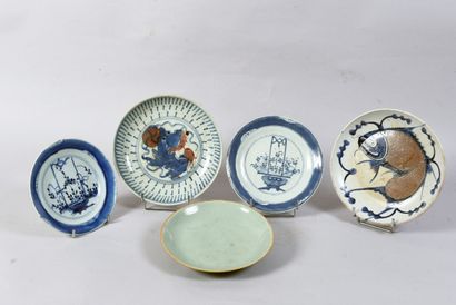 CHINA - 19th century
Set including:
- red...