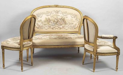 Partie de salon de style Louis XVI en bois...