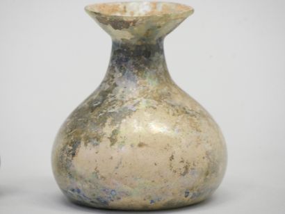Set consisting of a flared-neck bottle and...