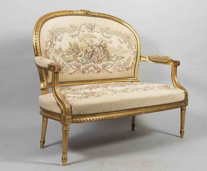 Partie de salon de style Louis XVI en bois...