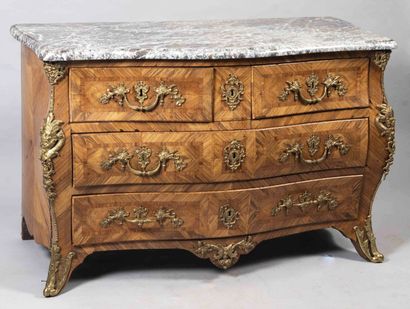 Curved-front chest of drawers in wood and...