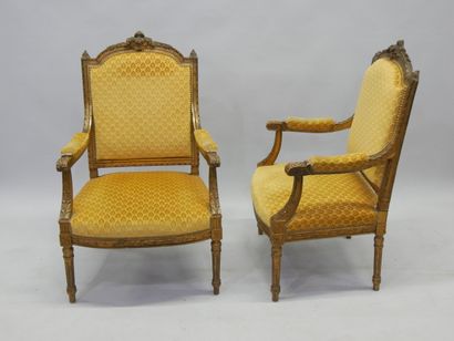 Mobilier de salon en bois doré style Louis...