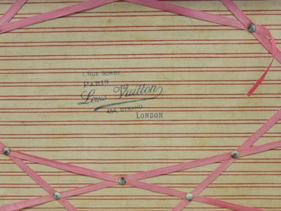Louis VUITTON 
- Tall checkered canvas trunk...