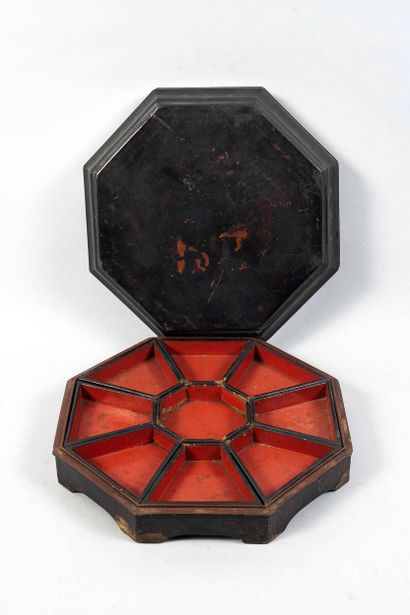 CHINA - Circa 1900
Black and red lacquer...