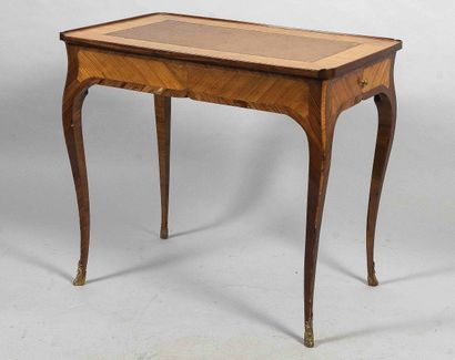 Flying table 
In wood and veneer, opening...