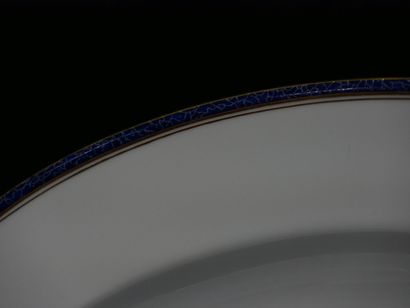 Partie de service de vaisselle en porcelaine...