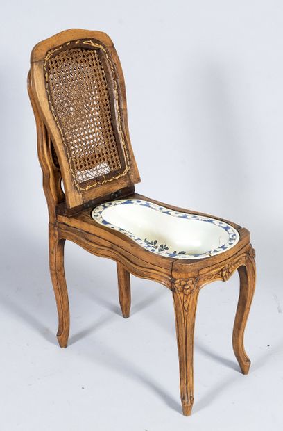 Chaise percée pour bidet en bois sculpté,...