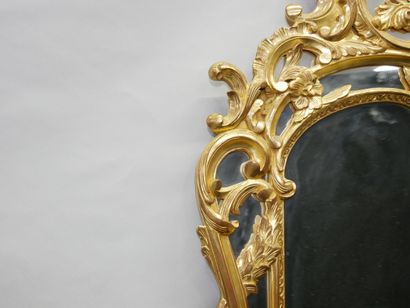 Miroir à parcloses de style Louis XV en bois...