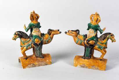 CHINA - Circa 1900, in the Ming style. 
Pair...