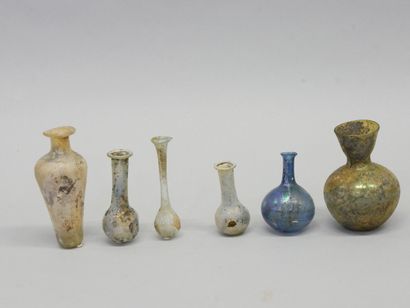 Set comprising three balsamaires with spherical...