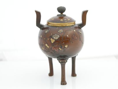 JAPAN - MEIJI period (1868 - 1912)
Tripod...