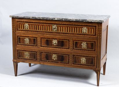 Commode en bois et placage de différentes...
