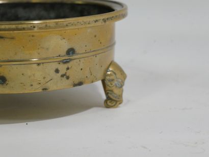 CHINA - Late MING Dynasty (1368 - 1644)
Tripod...