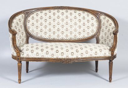 Banquette enveloppante de style Louis XVI...