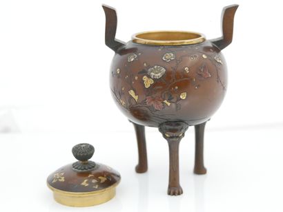JAPAN - MEIJI period (1868 - 1912)
Tripod...