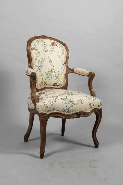 Moulded and carved wood cabriolet armchair,...