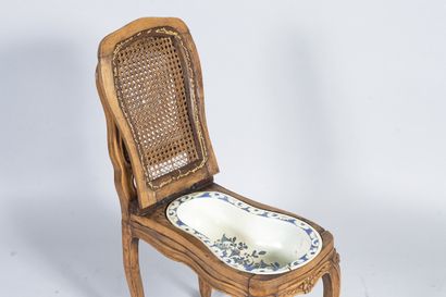 Chaise percée pour bidet en bois sculpté,...