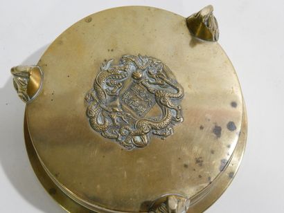 CHINA - Late MING Dynasty (1368 - 1644)
Tripod...