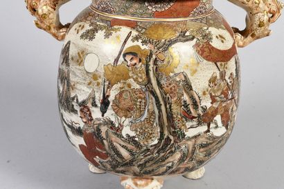 JAPAN, late 19th century
Satzuma porcelain...