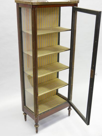 * Mahogany and veneered display case late...